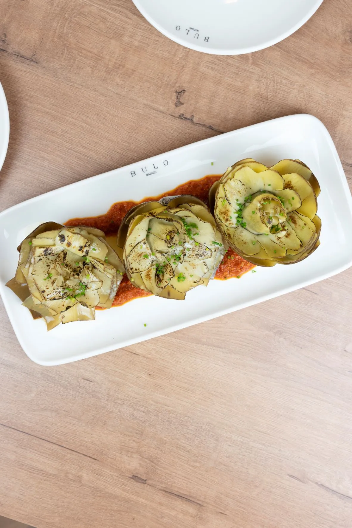 Alchachofas en AOVE con salsa romescu (4 uds.)